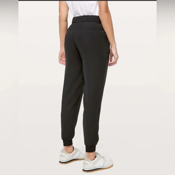 Lululemon On The Fly Jogger
Black - Picture 2 of 8